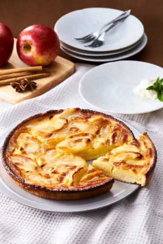 طرز تهیه ی کیک کرامبل سیب و دارجین
