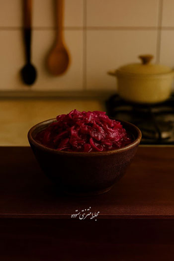 طرز تهیه کلم ترشی خانگی با کلم قرمز و سبزی معطر