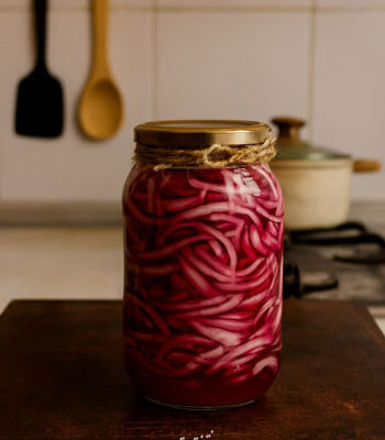 طرز تهیه ترشی پیاز قرمز خانگی به روش بازاری